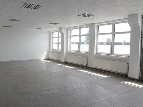 Pron�jem kom. prostor