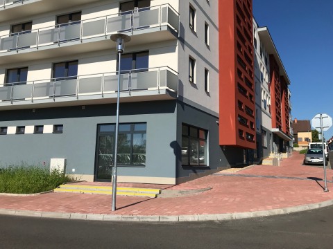 Pron�jem kom. prostor