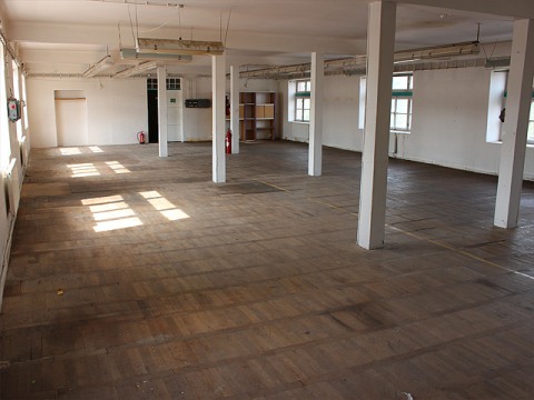 Pron�jem komer. prostor